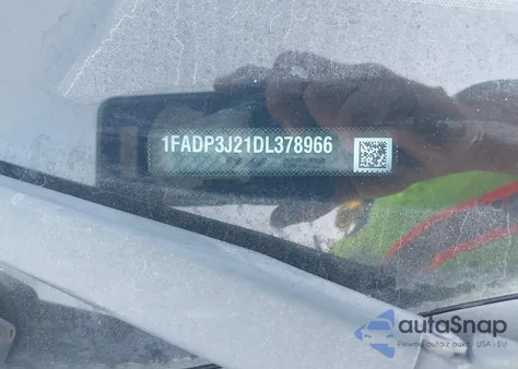 2013 Ford Focus Titanium z USA, uszkodzony, nr VIN 1FADP3J21DL378966